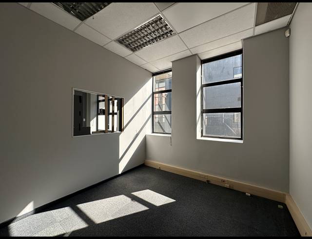 130.70M² OFFICE TO LET IN ECO PARK ESTATE